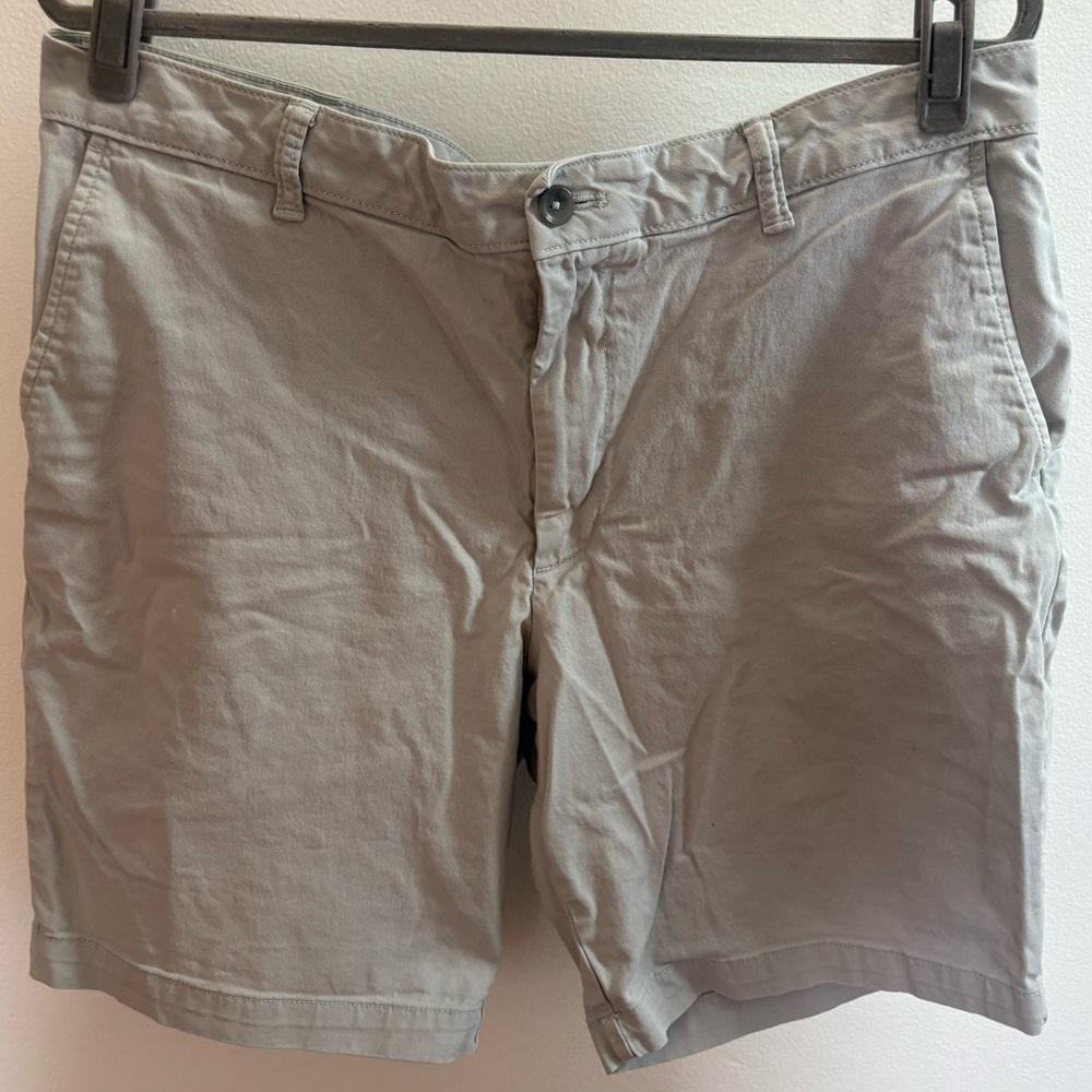 Izod Gray Saltwater Stretch Flat Front Chino Shorts 36